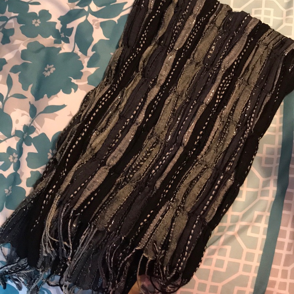 Black and grey scarf